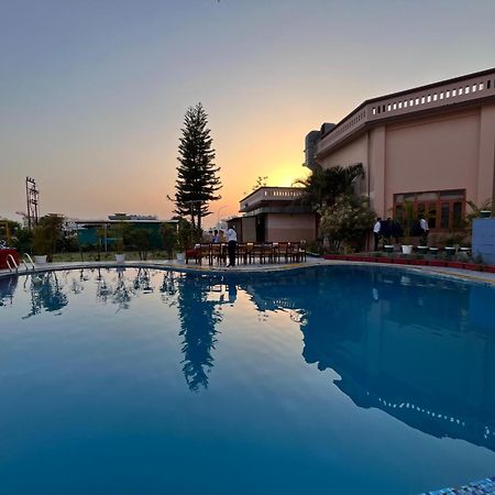 Hotel Padmini Palace Rāni Pokhri Extérieur photo