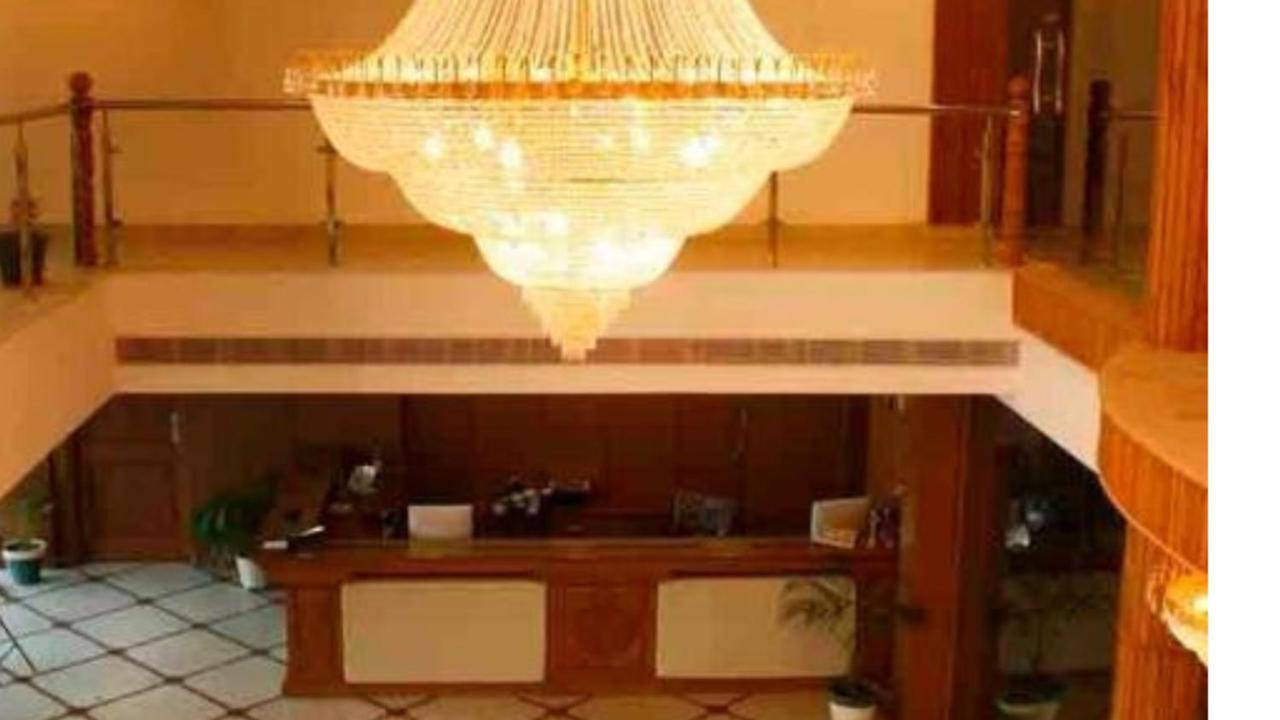 Hotel Padmini Palace Rāni Pokhri Extérieur photo