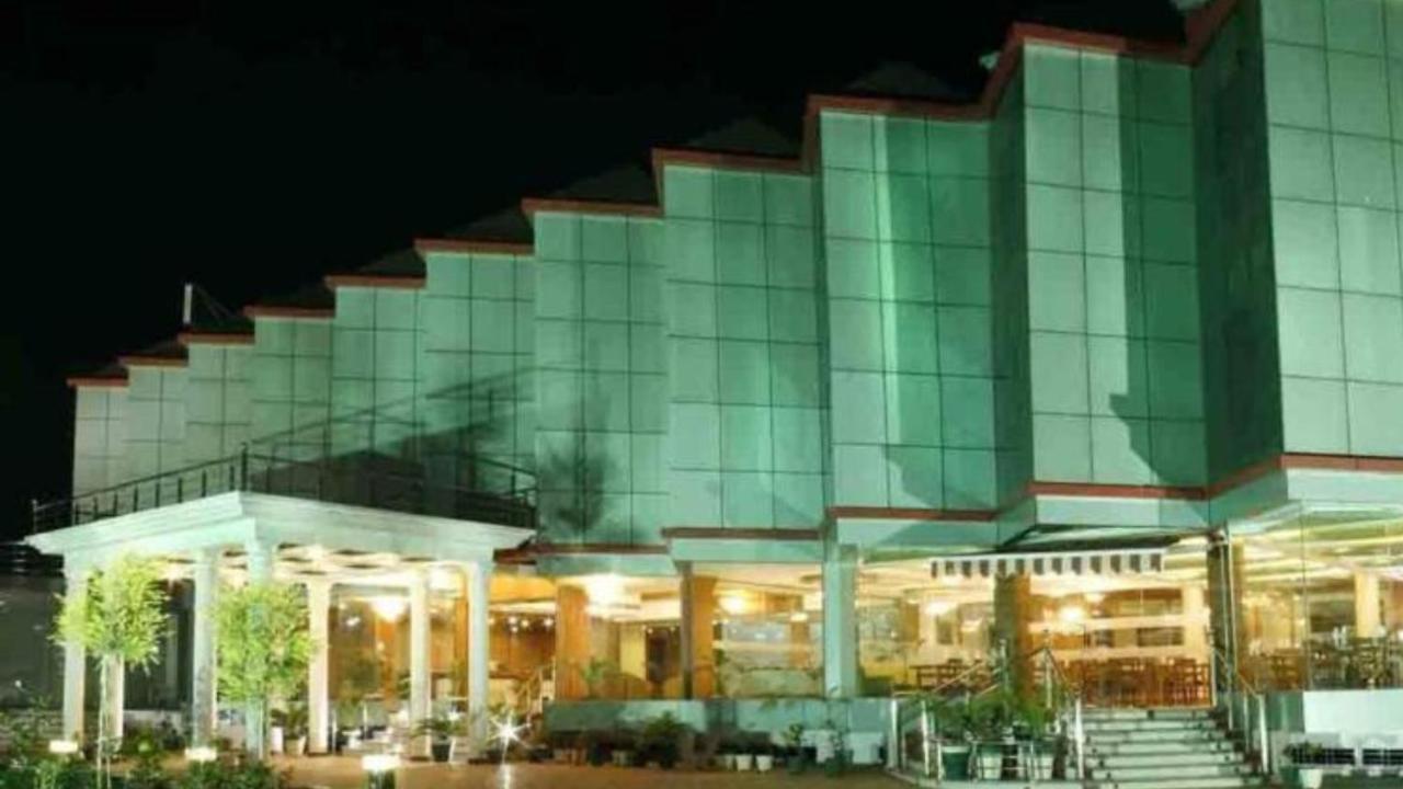 Hotel Padmini Palace Rāni Pokhri Extérieur photo