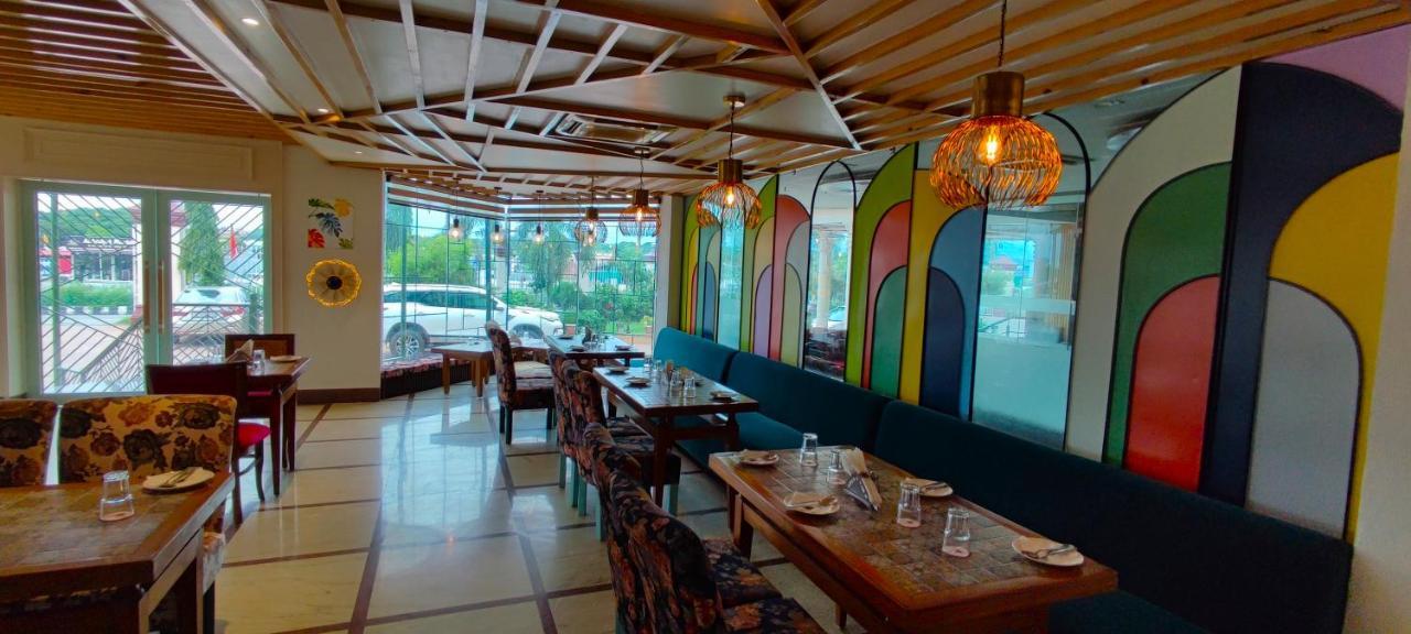 Hotel Padmini Palace Rāni Pokhri Extérieur photo