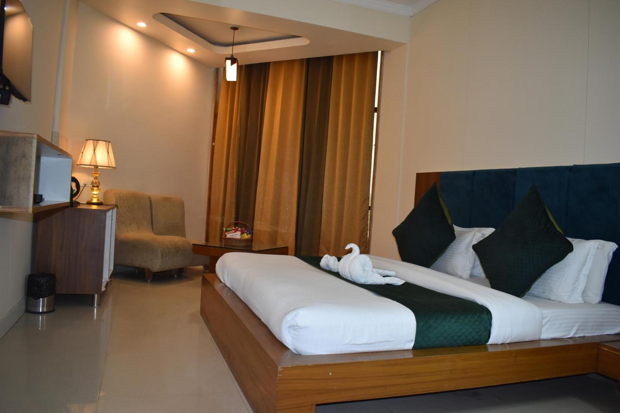 Hotel Padmini Palace Rāni Pokhri Extérieur photo