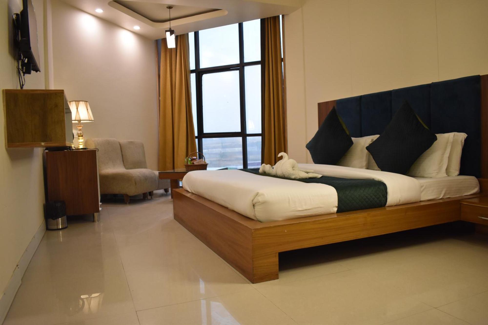 Hotel Padmini Palace Rāni Pokhri Extérieur photo