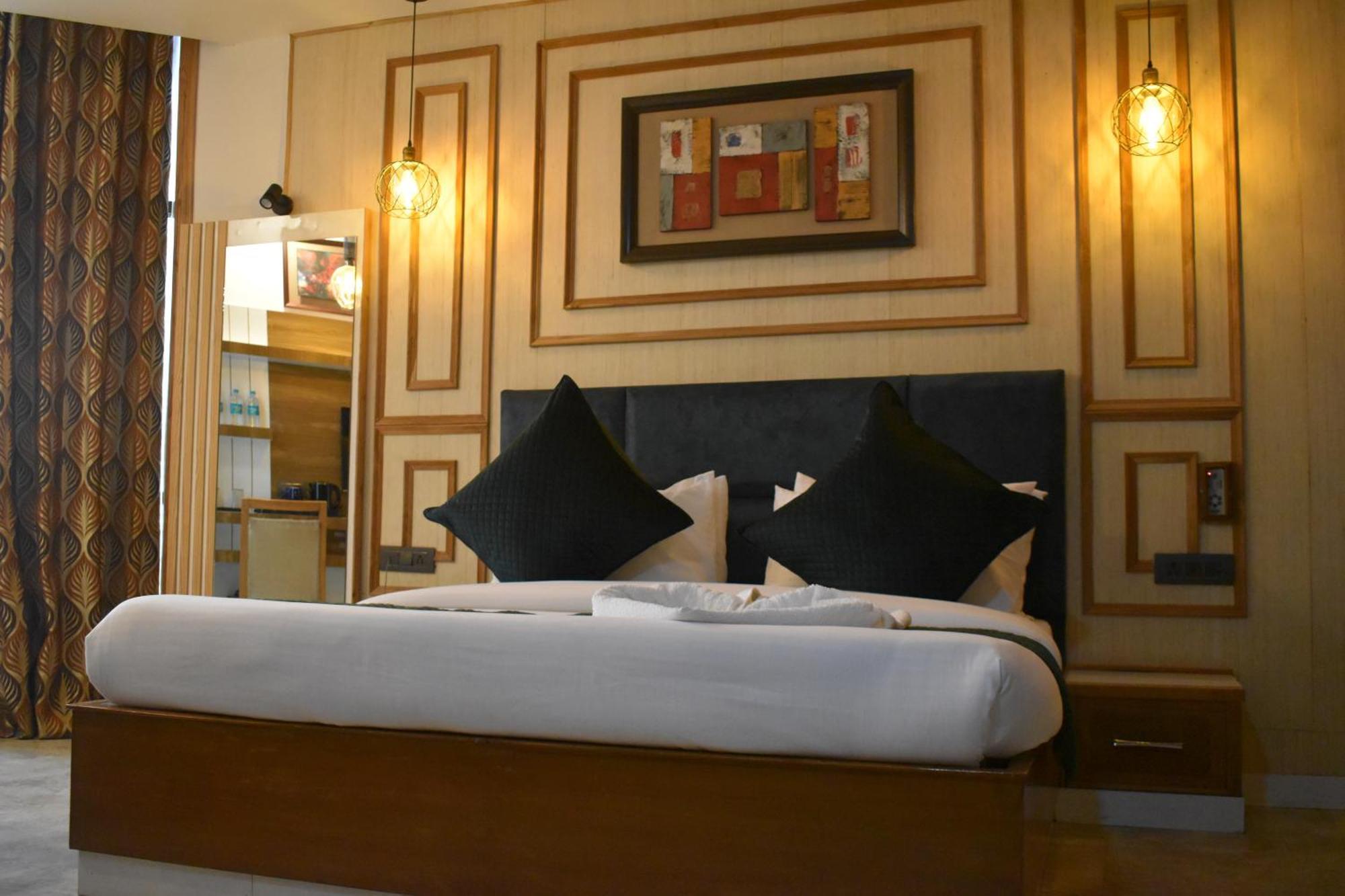 Hotel Padmini Palace Rāni Pokhri Extérieur photo