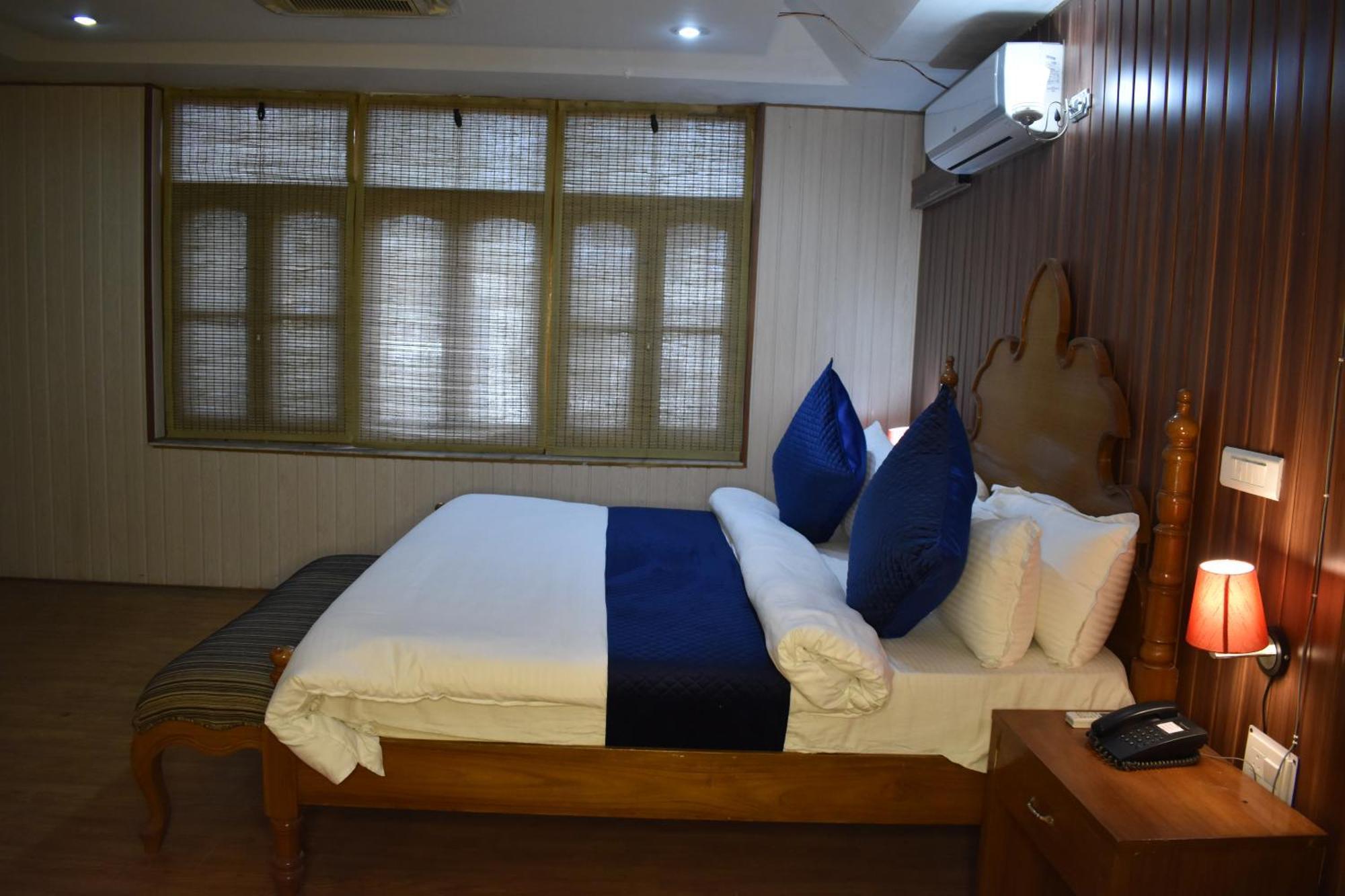 Hotel Padmini Palace Rāni Pokhri Extérieur photo