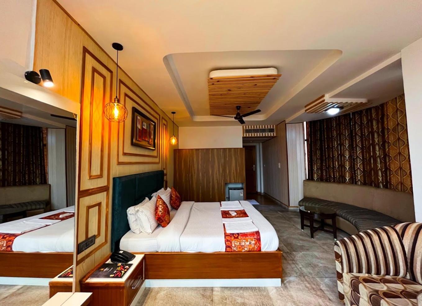 Hotel Padmini Palace Rāni Pokhri Extérieur photo
