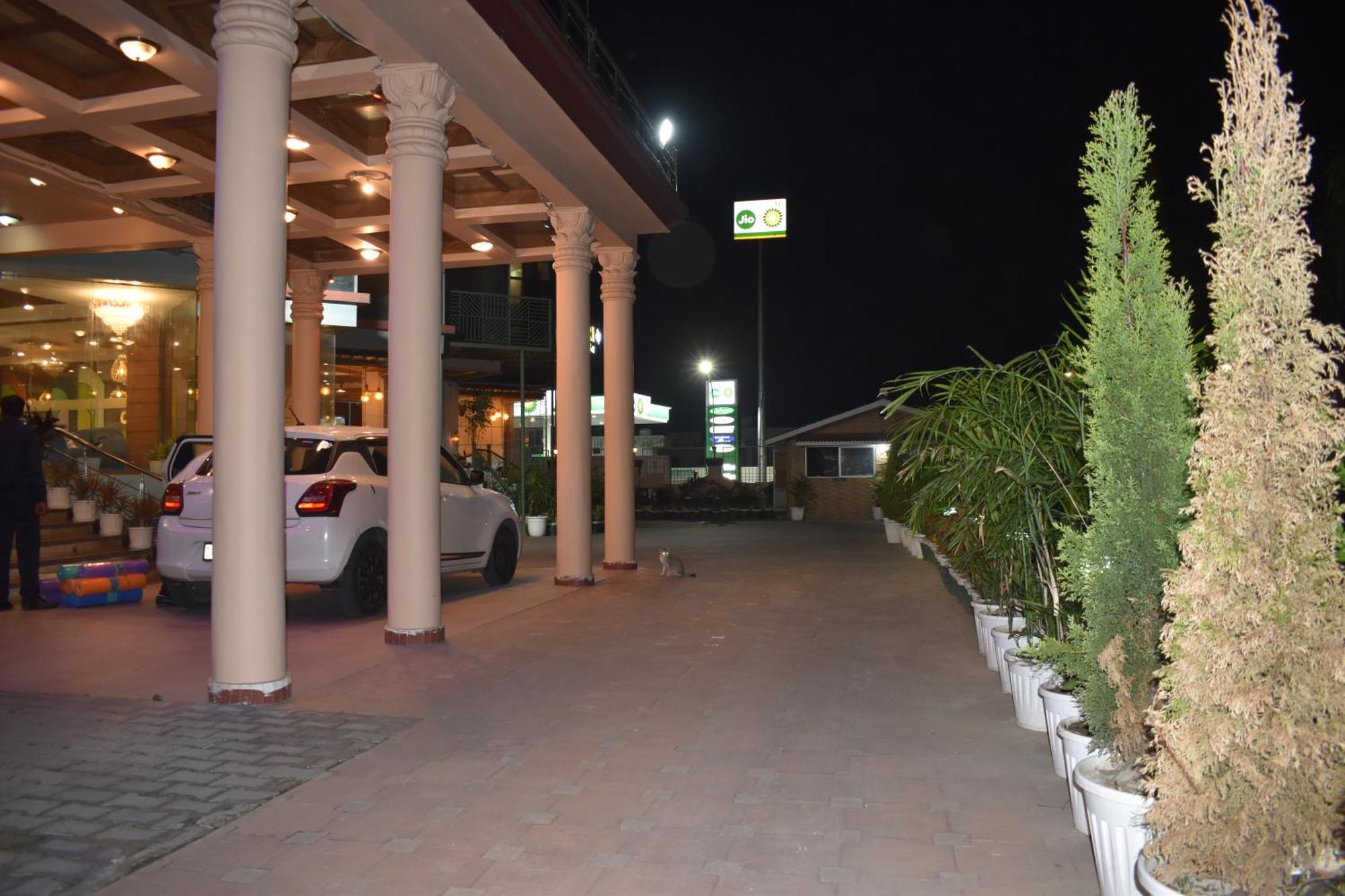 Hotel Padmini Palace Rāni Pokhri Extérieur photo